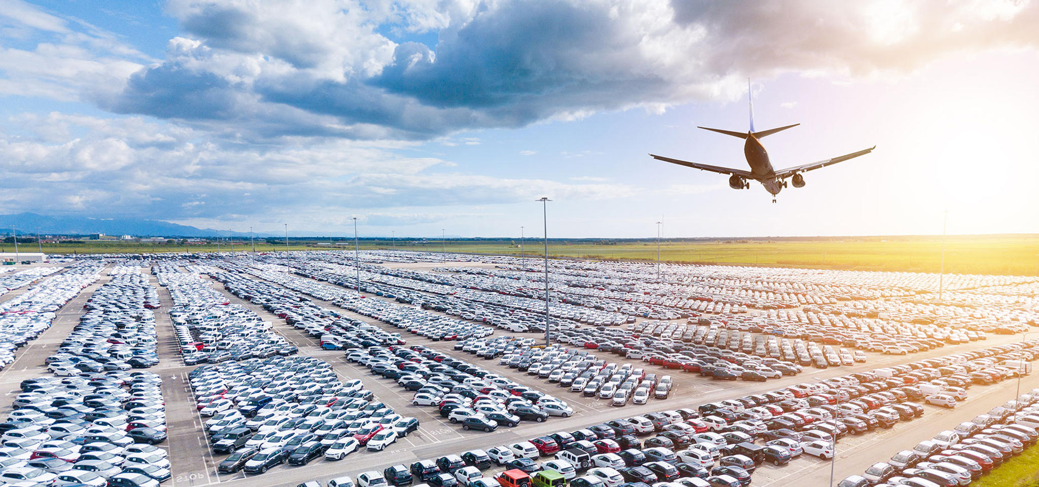 airplane_landing_above_parking