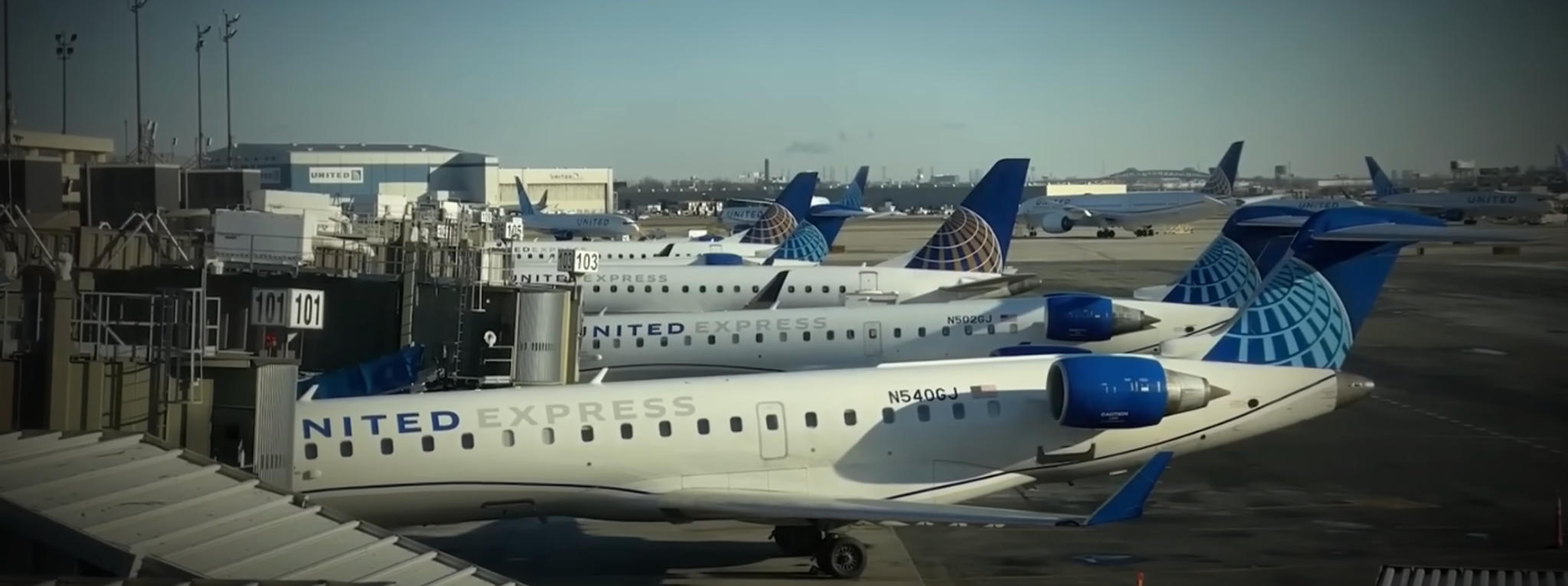 fleet-of-aircraft-at-gates