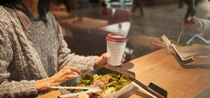 woman-at-airport-restaurant