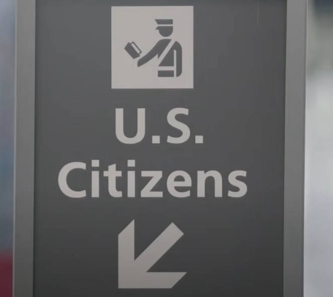 Sign indicating a dedicated lane for U.S. citizens at an airport immigration checkpoint