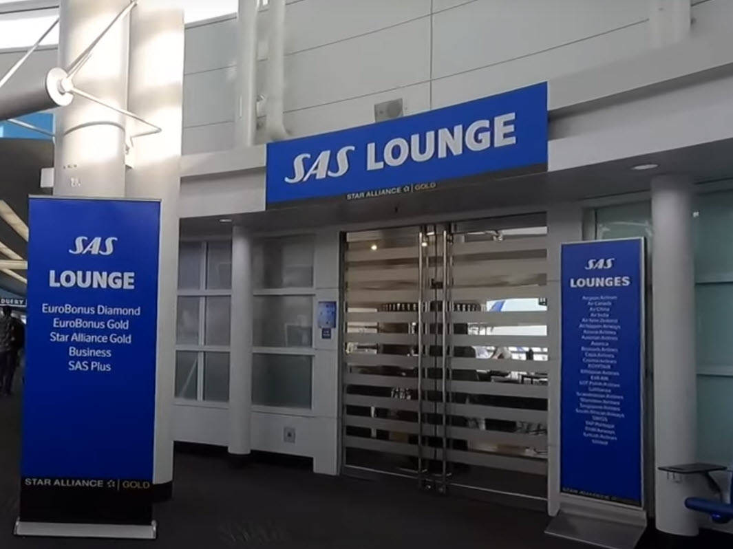 Outside view of SAS Lounge in Terminal 5 of Chicago ORD Airport